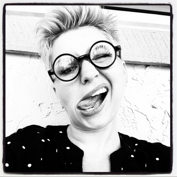 Meet your Posher, Michaella - Picture 1 of 4